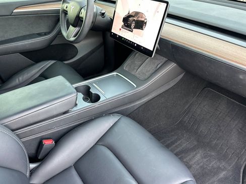 Used 2024 Tesla Model Y Long Range image 19