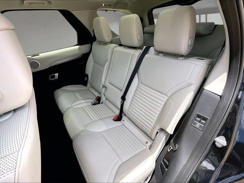 Certified 2025 Land Rover Discovery Dynamic SE AWD/4WD image 26
