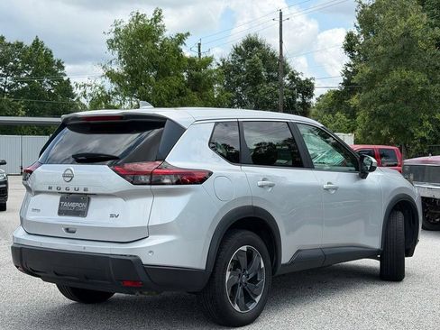 Used 2024 Nissan Rogue SV FWD image 4