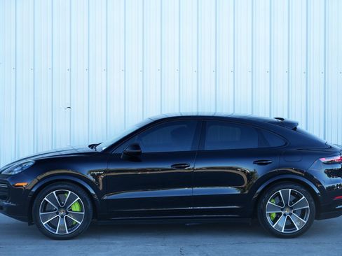 Used 2021 Porsche Cayenne Turbo S image 9