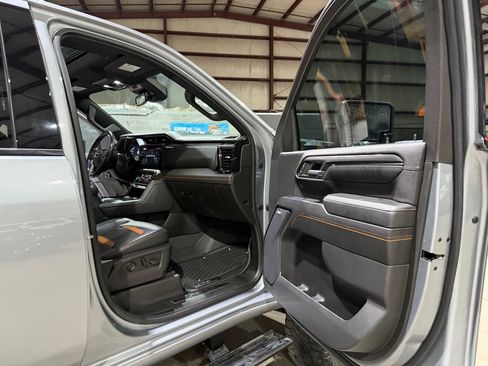 Used 2024 GMC Sierra 2500 AT4 w/ AT4 Preferred Package AWD/4WD image 25