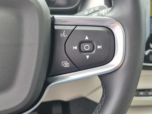 Used 2022 Volvo XC40 T5 Momentum AWD/4WD image 20