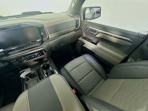 Used 2025 Chevrolet Silverado 1500 ZR2 w/ Technology Package AWD/4WD image 11