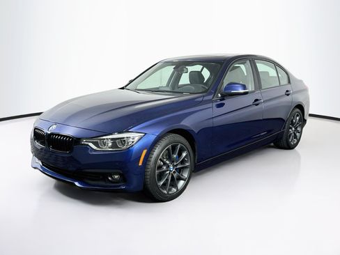 Used 2018 BMW 320i xDrive Sedan AWD/4WD image 3