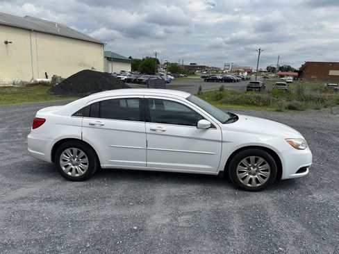 Used 2014 Chrysler 200 LX FWD image 9