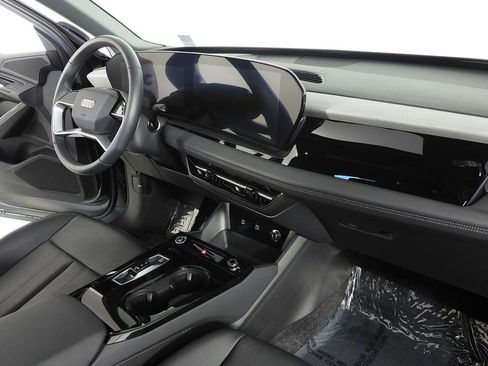 Used 2025 Audi Q6 e-tron Premium w/ 20" Wheel Package image 13