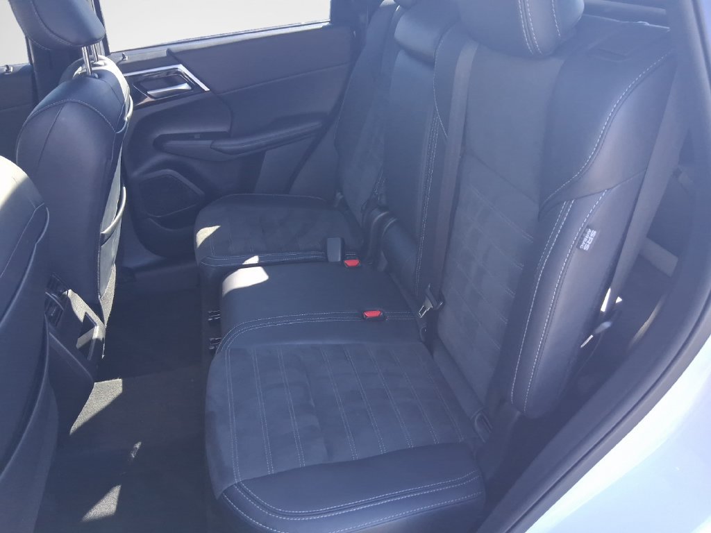 Used 2024 Mitsubishi Outlander FWD image 24