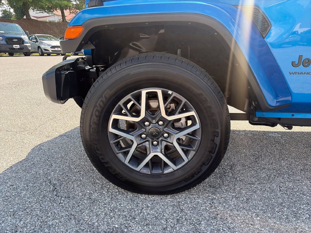 Used 2025 Jeep Wrangler Unlimited Sahara AWD/4WD image 44