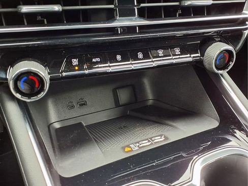 New 2026 Chevrolet Traverse RS image 9