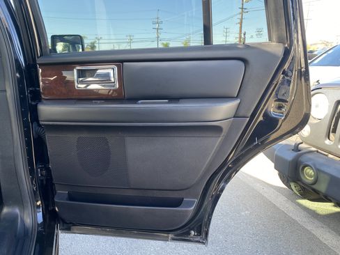 Used 2016 Lincoln Navigator Select image 24