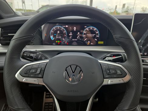 New 2026 Volkswagen Tiguan SE R-Line FWD image 9