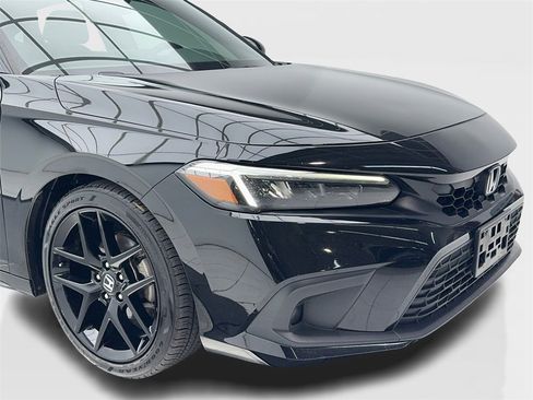 Used 2023 Honda Civic Sport image 3