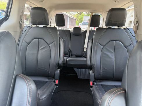 Used 2017 Chrysler Pacifica Touring-L image 62