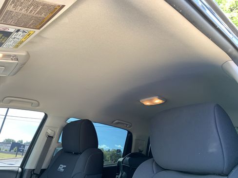 Used 2018 Toyota Tundra SR5 w/ SR5 Upgrade Package AWD/4WD image 28