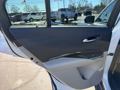 Certified 2022 Cadillac XT4 Luxury w/ Cold Weather Package image 16