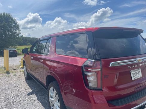 Used 2022 Chevrolet Suburban High Country AWD/4WD image 5