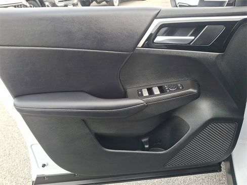 Used 2024 Mitsubishi Outlander SE image 15