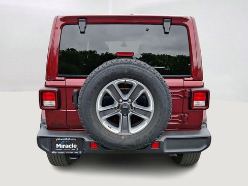 Used 2021 Jeep Wrangler Unlimited Sahara AWD/4WD image 6