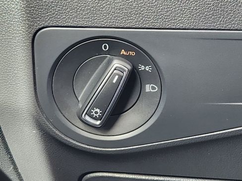 Used 2022 Volkswagen Tiguan SE R-Line image 11