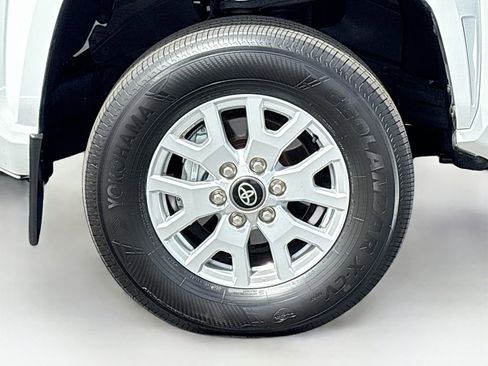 Certified 2024 Toyota Tacoma SR5 image 31