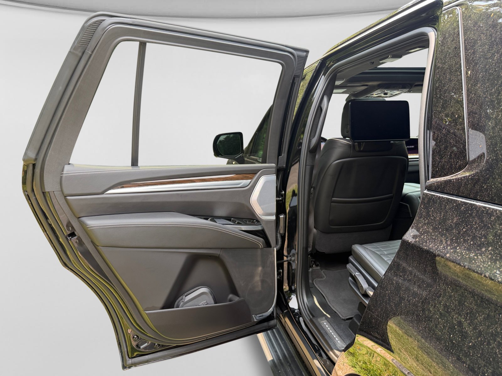Used 2025 Cadillac Escalade Sport Platinum AWD/4WD image 17