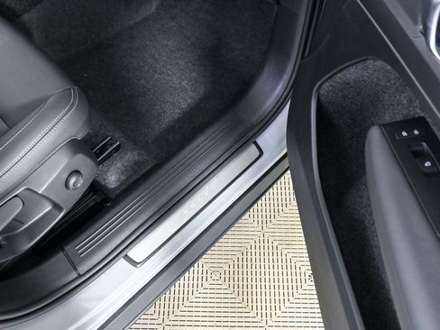 Certified 2025 Volvo XC40 B5 Core image 26