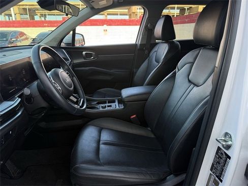 Used 2024 Kia Sorento S image 26