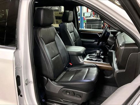 Used 2025 Chevrolet Silverado 1500 High Country w/ Z71 Off-Road Package image 8