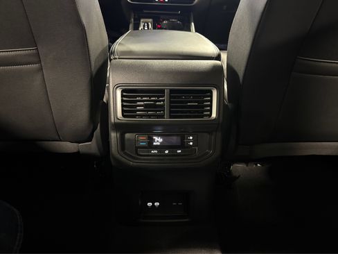 Used 2025 Volkswagen Atlas SE image 36