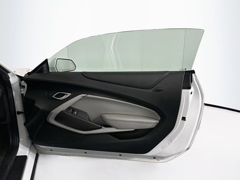 Used 2022 Chevrolet Camaro LT image 27