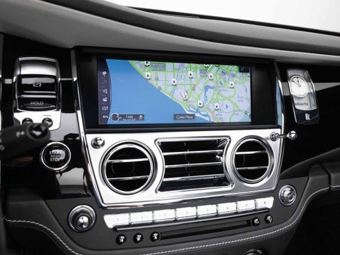 Used 2019 Rolls-Royce Dawn RWD image 18