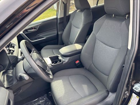 Used 2025 Toyota RAV4 XLE image 36