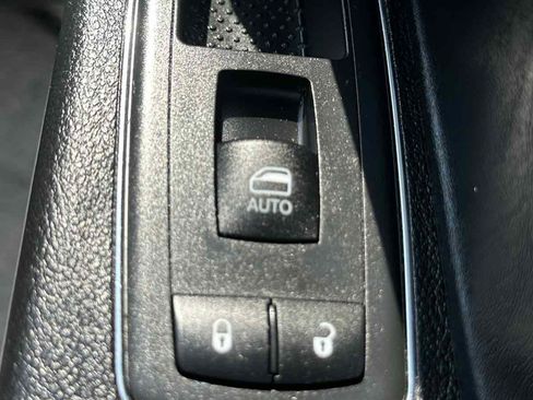 Used 2019 Dodge Charger SXT w/ Leather Interior Group RWD image 30