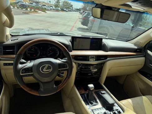 Used 2020 Lexus LX 570 4WD w/ Luxury Package image 3