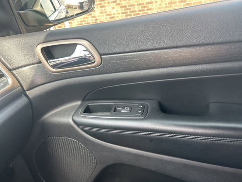 Used 2017 Jeep Grand Cherokee Laredo w/ Quick Order Package 23E image 31