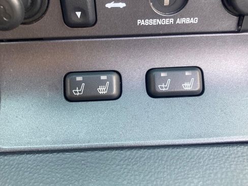 Used 2004 Ford Thunderbird image 25