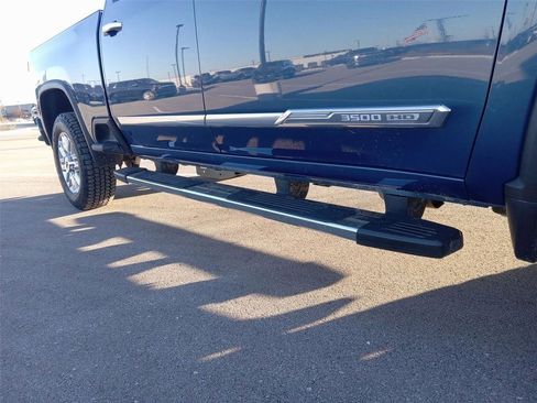 Used 2024 Chevrolet Silverado 3500 High Country w/ Technology Package image 9