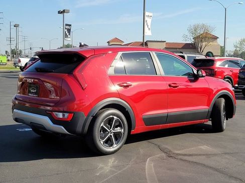 New 2025 Kia Niro LX image 5
