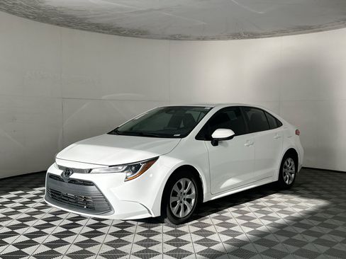 Used 2024 Toyota Corolla LE FWD image 7