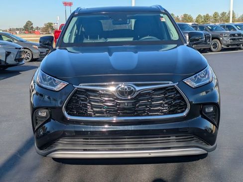 Certified 2022 Toyota Highlander Platinum image 9
