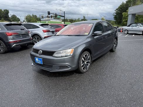 Used 2012 Volkswagen Jetta SE FWD image 2