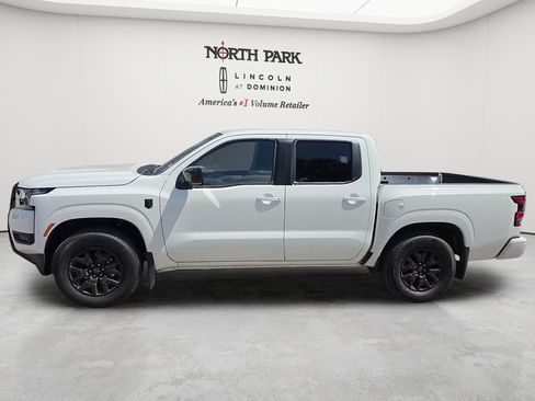 Used 2026 Nissan Frontier SV w/ All-Weather Content Package RWD image 2
