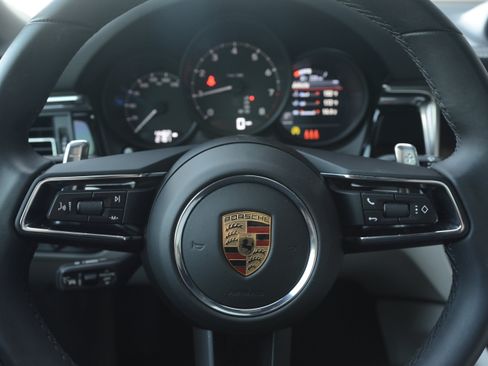 Certified 2026 Porsche Macan AWD/4WD image 16
