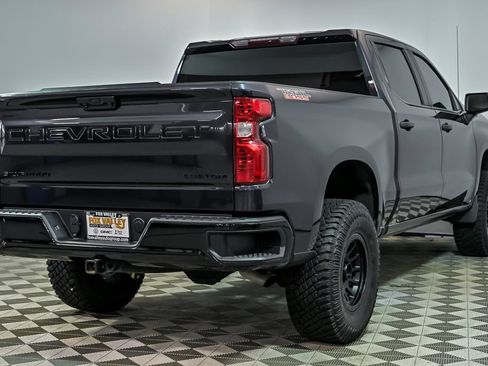 Used 2024 Chevrolet Silverado 1500 Custom Trail Boss w/ LPO, Dark Essentials Package AWD/4WD image 8