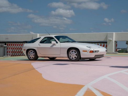 Used 1991 Porsche 928 GT image 4