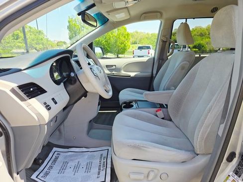 Used 2014 Toyota Sienna LE image 15