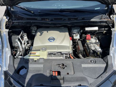 Used 2015 Nissan Leaf SL w/ Premium Package image 30