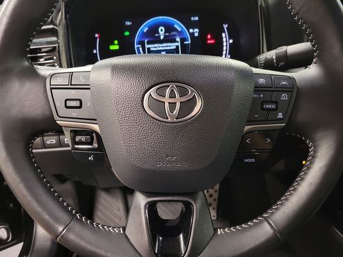 Used 2025 Toyota Camry SE w/ Convenience Package FWD image 18