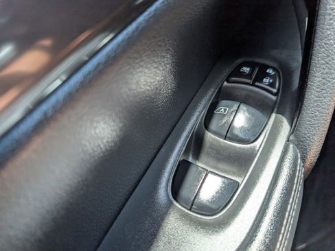 Used 2018 Nissan Rogue SV image 39