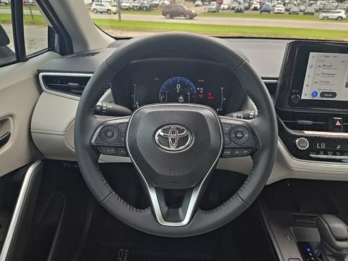 Used 2026 Toyota Corolla Cross LE w/ Moonroof Package FWD image 4